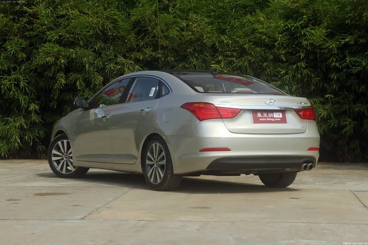 New Hyundai Mistra saloon photo gallery